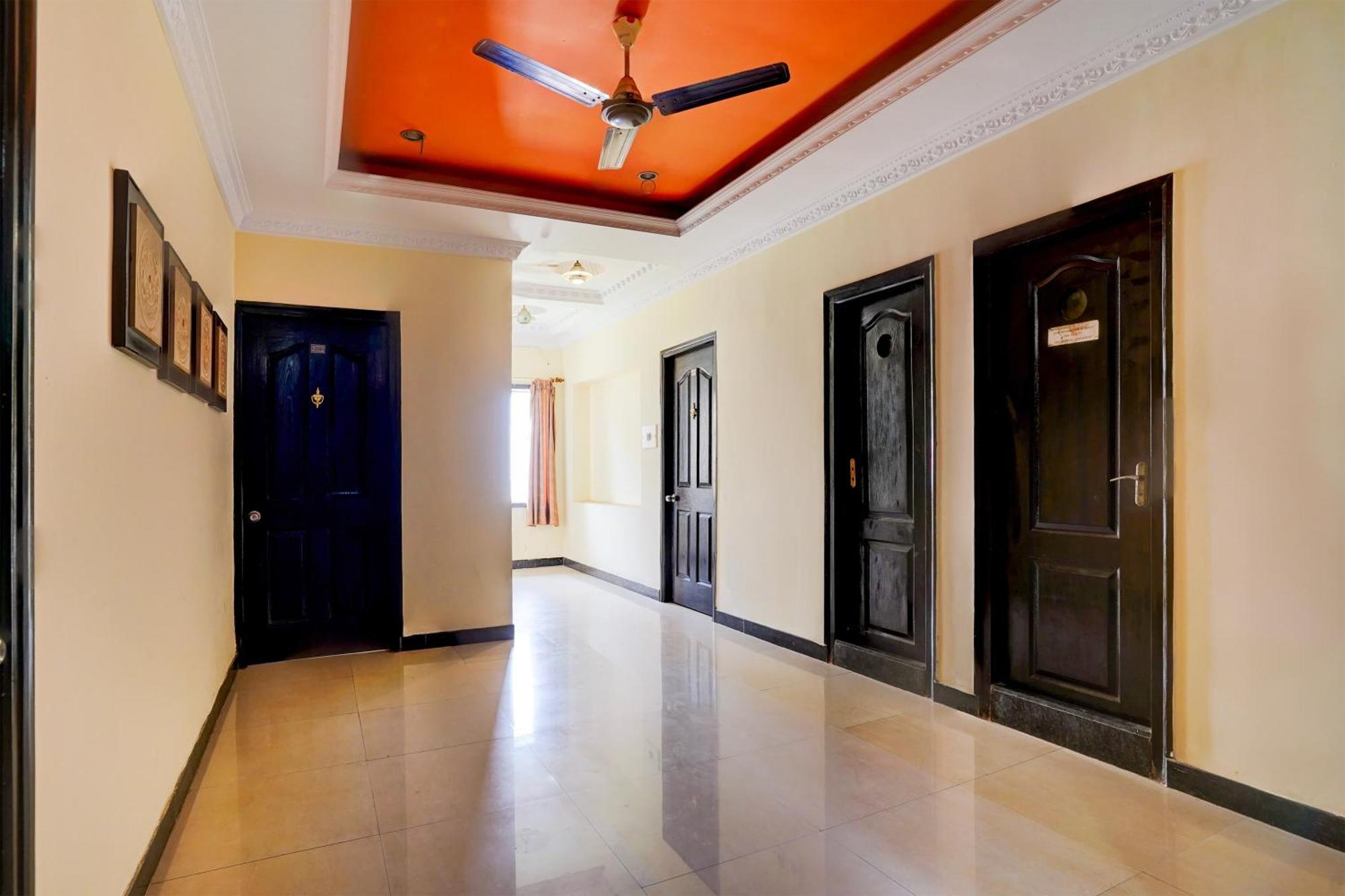 Hotel O Varun Residency Kammasandra Esterno foto